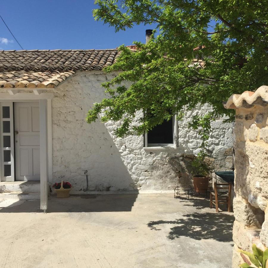 Aνεξάρτητη Παραδοσιακή Πέτρινη Κατοικία Corinth Exterior foto